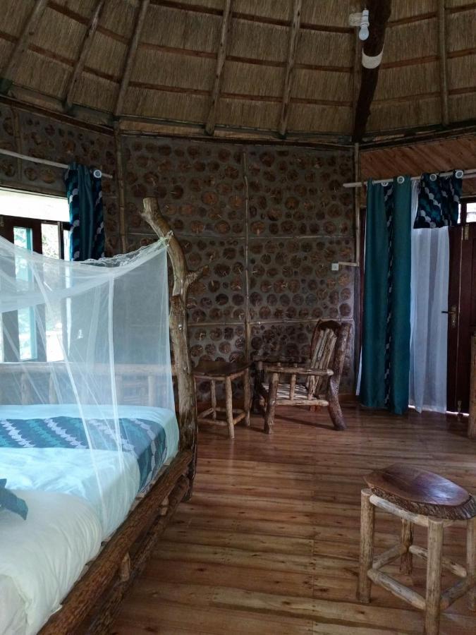 Chimpanzee Capital Safari Lodge Bigodi エクステリア 写真