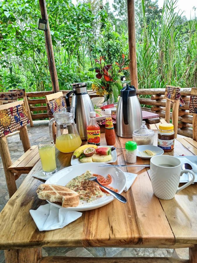 Chimpanzee Capital Safari Lodge Bigodi エクステリア 写真