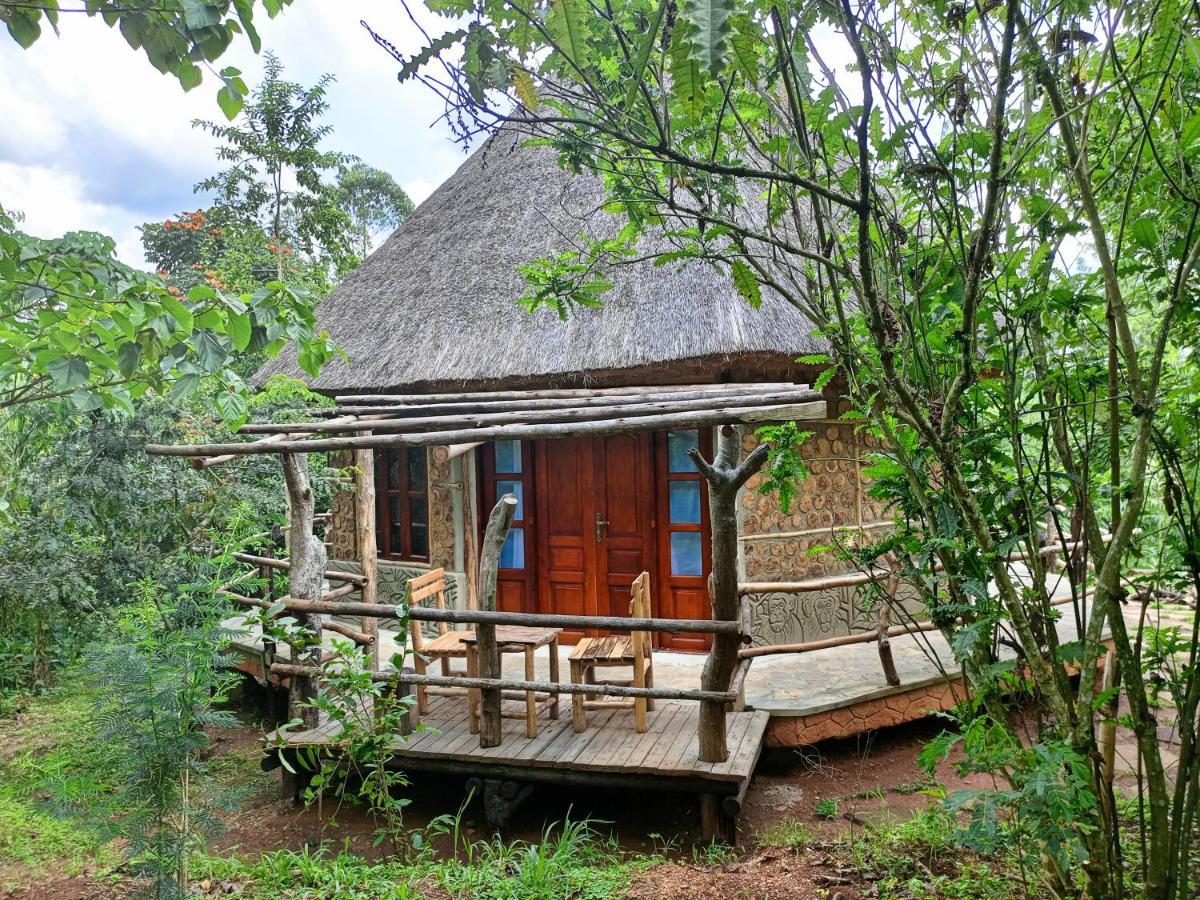 Chimpanzee Capital Safari Lodge Bigodi エクステリア 写真
