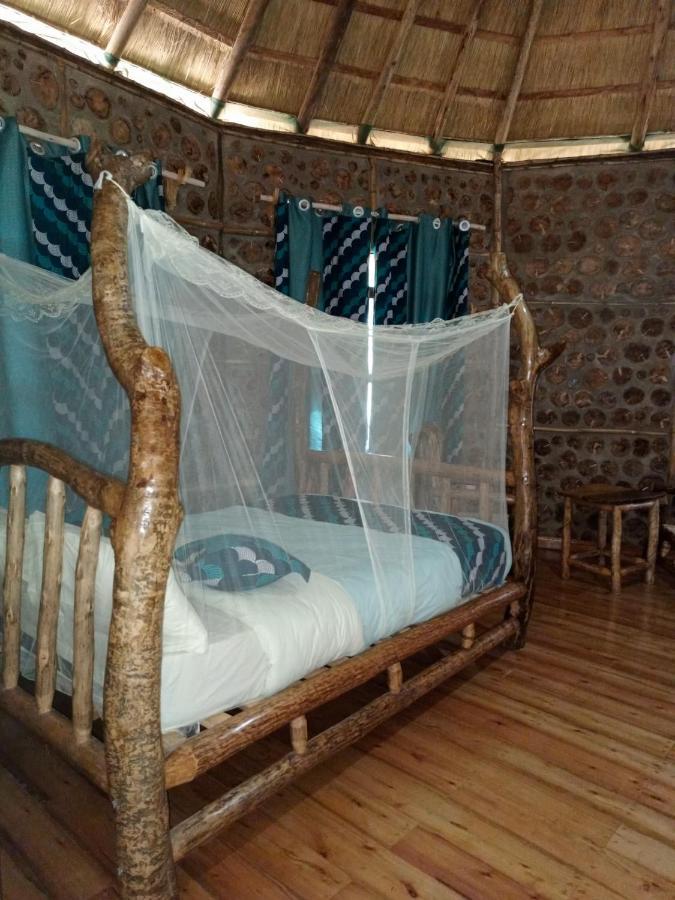 Chimpanzee Capital Safari Lodge Bigodi エクステリア 写真